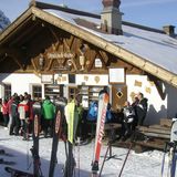 Apres Ski Berghütte mit Menschen